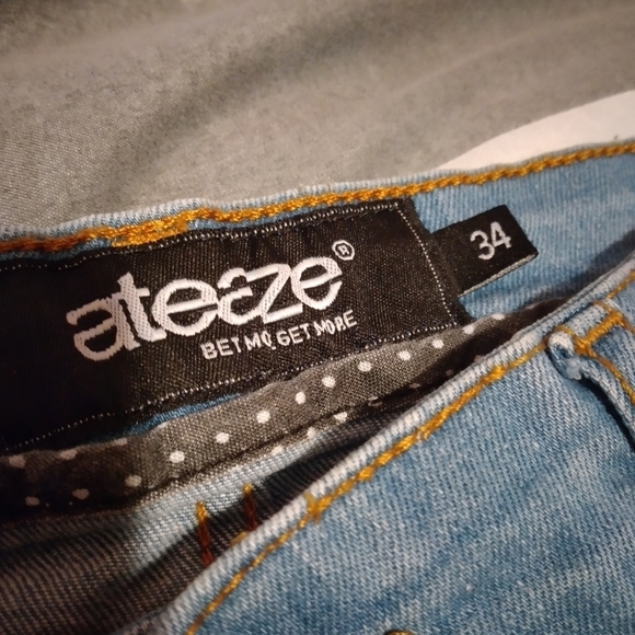 Ripped jeans - Picture 2 of 2